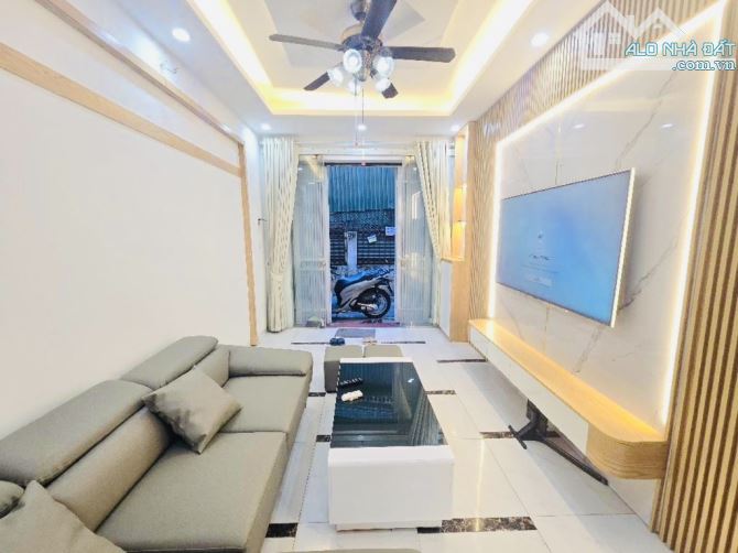 Bán Nhà Phố Đại Đồng - Vĩnh Hưng - Dân Xây - 35m - Ngõ Nông Gần Ô tô giá chỉ 5.2 tỷ