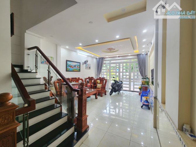 Bán nhà 2 tầng mới ở ngay, đường nhựa 14m – Trung tâm Thuận An – Giá chỉ 3 tỷ nhỉnh