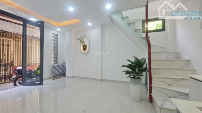 BÁN NHÀ HƯNG PHÚ QUẬN 8- NGANG 4.2M - 4 TẦNG BTCT KIÊN CÓ 1 BƯỚC RA MẶT TIỀN - NHỈNH 4 TỶ