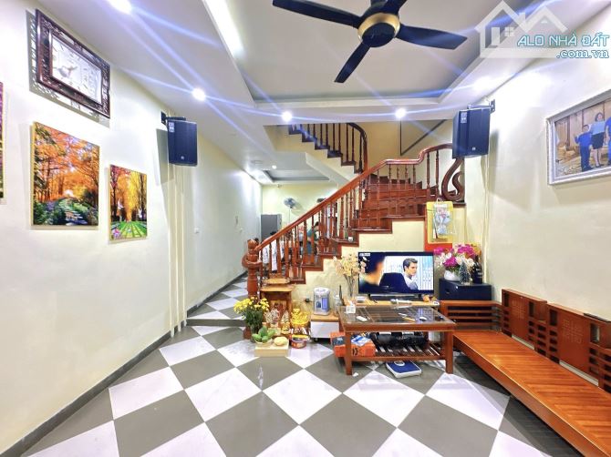 BÁN NHÀ 2 THOÁNG ĐẸP NHƯ MƠ ĐỨC DIỄN, 53M2, 4 TẦNG, Ô TÔ CỬA, NỘI THẤT GỖ, GIÁ CHỈ 9 TỶ