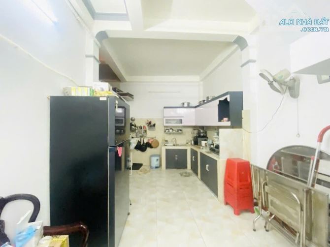 Bán nhà 3 tầng, 56m2,  hẻm Văn Thân quận 6, nở hậu chỉ 5.5 tỷ