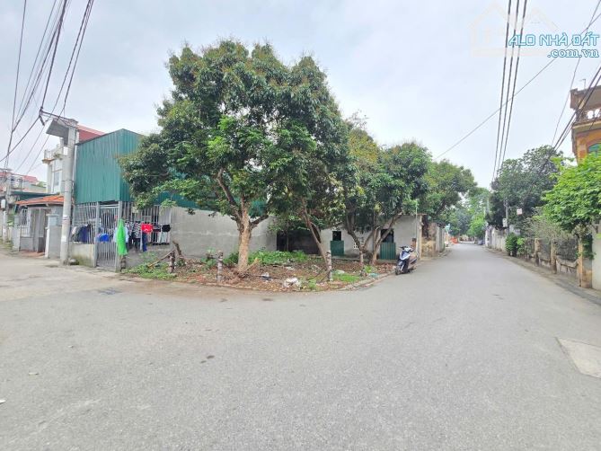BÁN ĐẤT GIA LÂM, LÔ GÓC ngã 3 siêu to chỉ 5 tỷ
