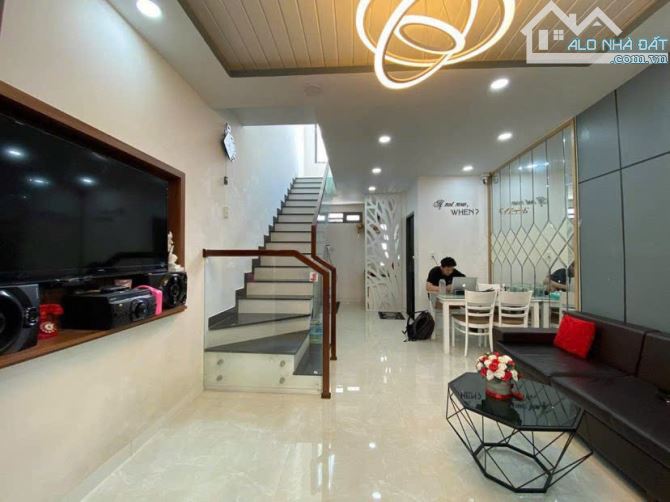 Bán nhà 3 tầng đẹp hẻm đường Thống Nhất - phường Phương Sơn- thành phố.Nha Trang