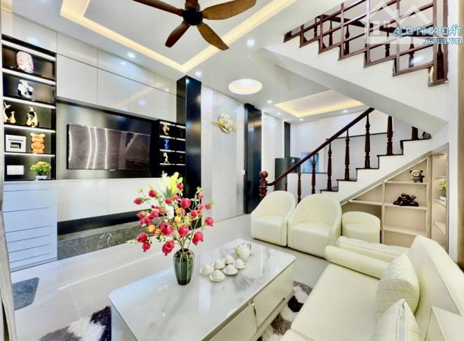 💥💥 Hải Châu - Nhà Đẹp sát mặt tiền chỉ 4tyX.