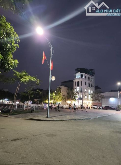 Bán đất Mặt hồ Kim Chung, Đông Anh - View đep - Kinh Doanh sầm uất