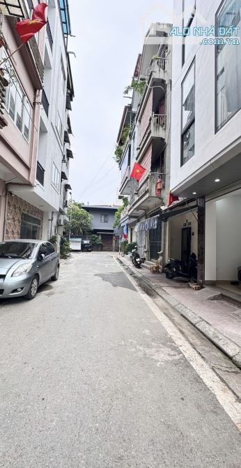 BÁN NHÀ ĐẸP PHÂN LÔ - TƯ ĐÌNH - LÔ GÓC - Ô TÔ TRÁNH - VỈA HÈ - KINH DOANH