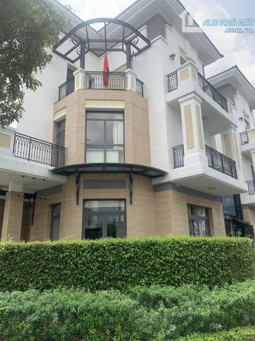 BÁN BIỆT THỰ KIẾN TRÚC HIỆN ĐẠI, DT SÀN 175m2, GIÁ 25,5 TỶ.
