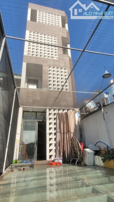 Bán Nhà  Mặt Tiền .Nguyễn Văn Quá . Q12 . 6 Lầu. 4 x 20 . Nhỉnh hơn 11 Tỷ