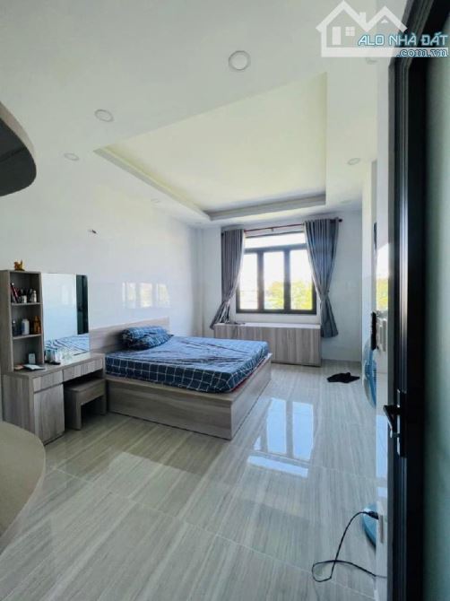 CẦN BÁN NHÀ MỚI Ở NGAY, GARA Ô TÔ NGỦ TRONG NHÀ, CẠNH QUỐC LỘ 1K, LINH XUÂN CHỈ HƠN 5 TỶ
