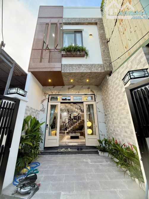 SIÊU PHẨM NGUYỄN VĂN CỪ LONG BIÊN LÔ GÓC 70m 4 tầng