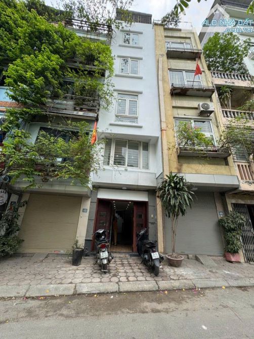 Nhỉnh 12 tỷ ô tô Tránh Nhau . 6 Tầng Thang Máy , Vỉa Hè Đá Bóng Tại trung Tâm Quận Đống Đa