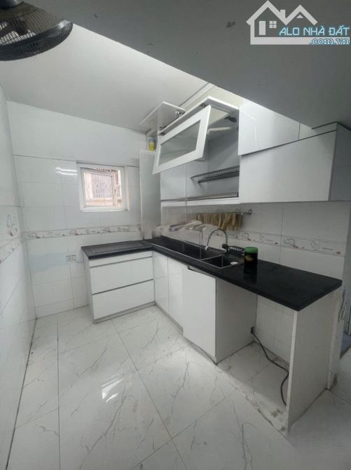 Cho thuê căn hộ Tập thể tầng 3 Phố Kim Liên, 73m2, 2 ngủ, ở hộ GĐ, 10 Triệu