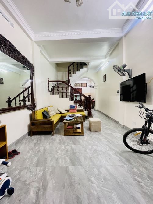 Bán căn nhà 6 tầng 6 PN Láng Thượng - Đống Đa, 30M ra Ô tô