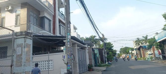 Bán lô đất sổ hồng , 92m2,giá bán 4 tỷ 950 triệu có bớt nhẹ,phường tân hiệp,khu gia viên