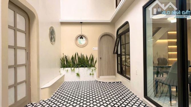 Bán nhà phong cách kiến trúc hiện đại - nhà ngõ Dư Hàng.