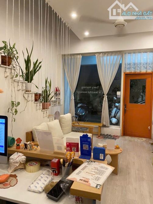 Cần sang nhượng nhà 3 tầng phố hàn quốc _ Phạm quang ảnh _ sát biển mỹ khê _ Cầu rồng giá