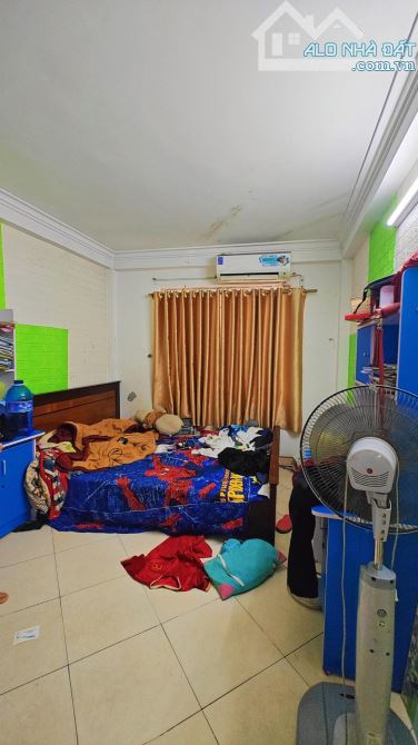 Bán nhà Nam dư vị trí: Đẹp, ngõ thông, 40m ra ô tô tránh, khu vực tiện ích đầy đủ, trường