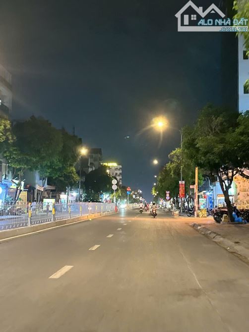 Bán nhà MTKD HIẾM ngang 9m 180m2 Nguyễn Văn Lượng 3 tầng gần KDC Cityland chỉ 31.5 tỷ.