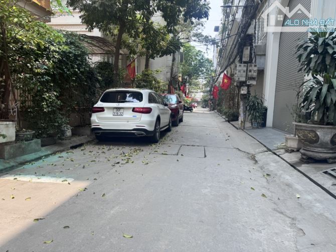 Mặt ngõ Lạc Trung to như phố - kinh doanh - nhiều ô tô tránh