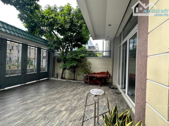 Bệt thự đẹp hiếm có khu vạn phúc – sân đậu 3 ô tô – shr – chỉ 27,5 tỷ