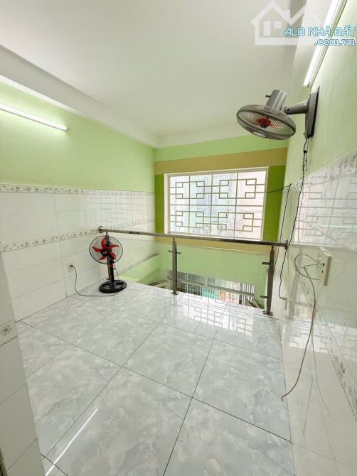 Bán Nhà Cách 1 căn ra MT đường Trịnh Đình Thảo 30m2 4 tầng 4.25 tỷ