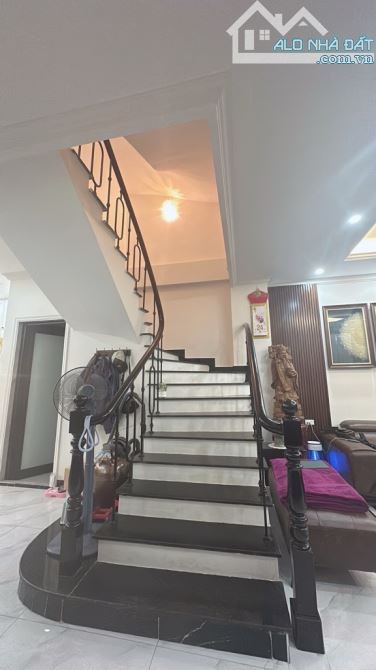 ✅SIÊU PHẨM 6T TRUNG TÂM NG VĂN CỪ, ÔTÔ TRÁNH 50M RA MP, T MÁY, DÂN XÂY, VIEW HỒ NGỌC LÂM.