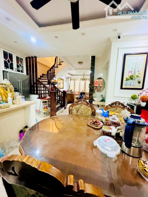 Duy Nhất 1 Căn Liền Kề FaFilm, Ngã Tư Sở, 92M 5T Thang Máy, Ô Tô 3 Làn Tránh Giá 37.5 Tỷ