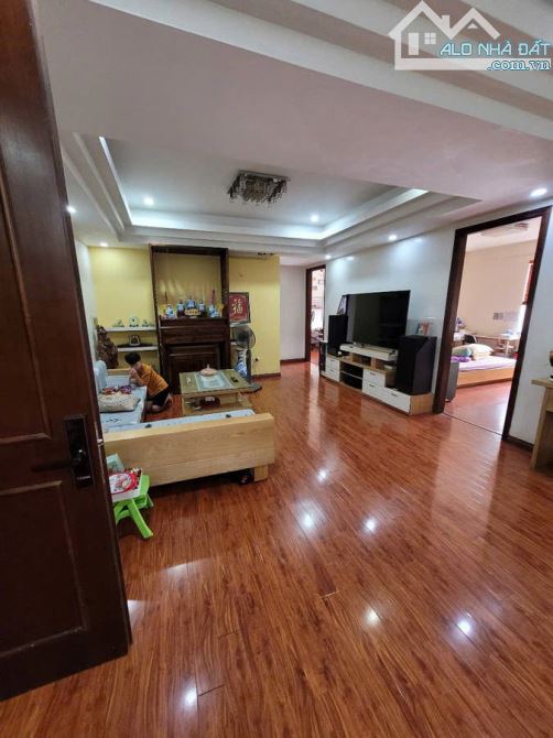 Bán chung cư KĐT Việt Hưng - 103m2 - 3 PN- Giá 4,8 tỷ