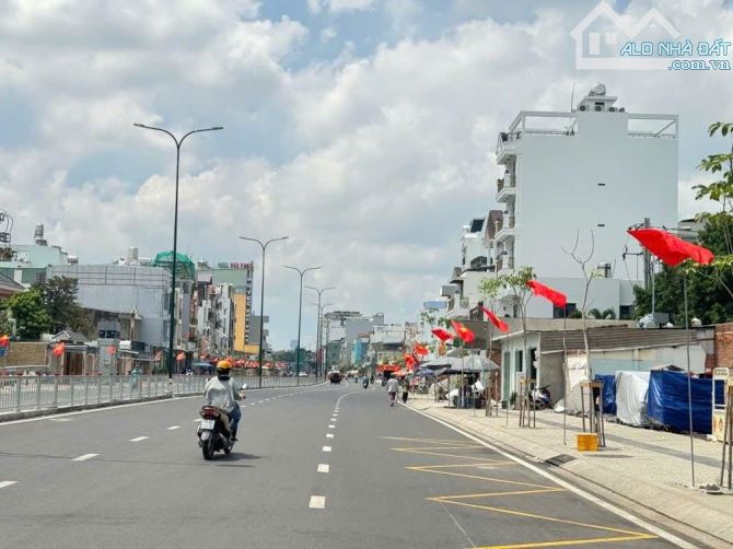 Bán nhà MTKD đường 32M Dương Quảng Hàm ngang 5m 100M² KD đa ngành 23.2 tỷ 

Mô tả