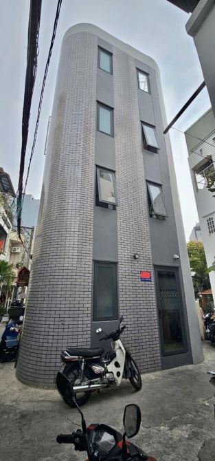 BÌNH THẠNH P.7 🏠ĐẸP VỚI MẪU THIẾT KẾ ĐẶC BIỆT 5 TẦNG 💰 CHỈ NHỈNH 4
