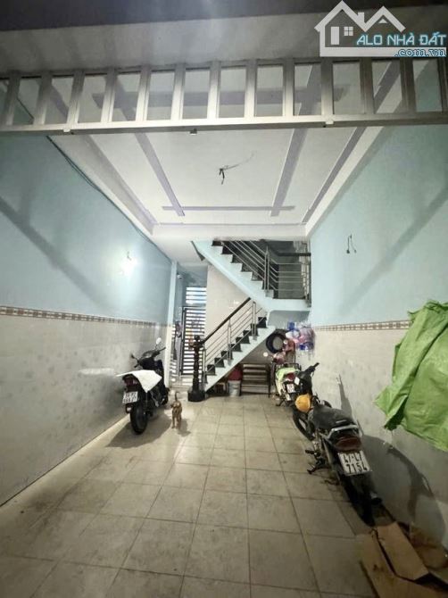MẶT TIỀN 3 TẦNG KHU VIP ĐỒNG ĐEN, BÀU CÁT - VỪA Ở VỪA CHO THUÊ 20 TRIỆU/THÁNG - CHỈ 10 TỶ