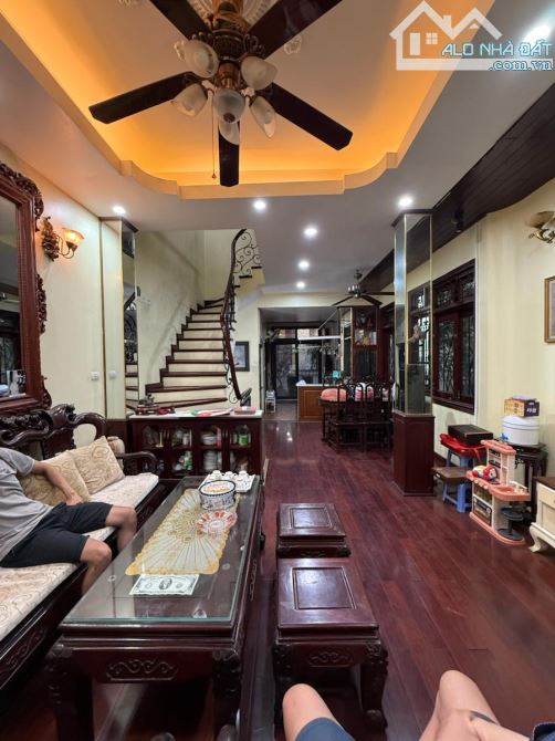 NHÀ 5T PHÂN LÔ CỰC VIP PHỐ TRẦN QUỐC HOÀN CẦU GIẤY 3 THOÁNG ÔTÔ TRÁNH 55M2 MT 9.7M 18 TỶ