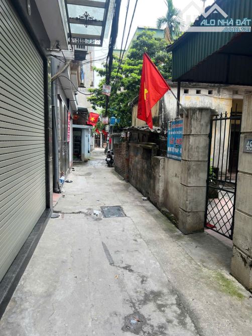 Vừa bán vừa tặng căn nhà 2.5 tầng đủ công năng với 3p ngủ tại ngõ 94 Thượng Thanh, LB