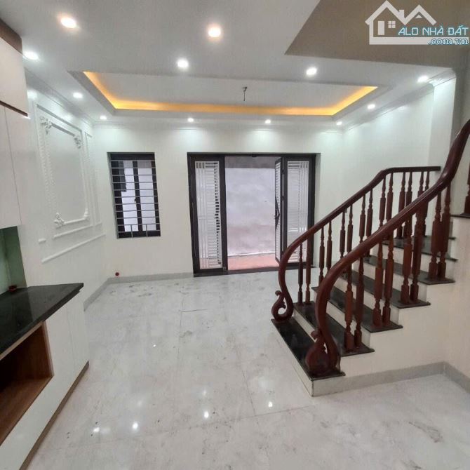 🔥 Tầm tiền hiếm – Nhà đẹp ở ngay – Ngõ 3 gác – Cách ô tô chỉ 30m – , 35 m2 giá chỉ 5,2 tỷ