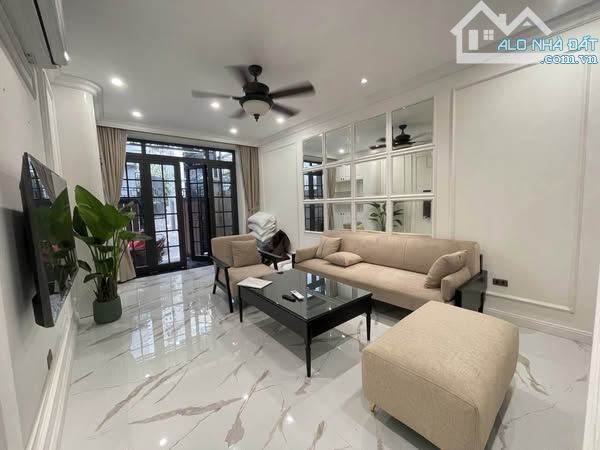 QUẬN 1 PHƯỜNG CẦU ÔNG LÃNH - BÁN NHÀ 4 TẦNG HẺM XE HƠI 4m THÔNG, NGAY CHỢ CẦU MUỐI