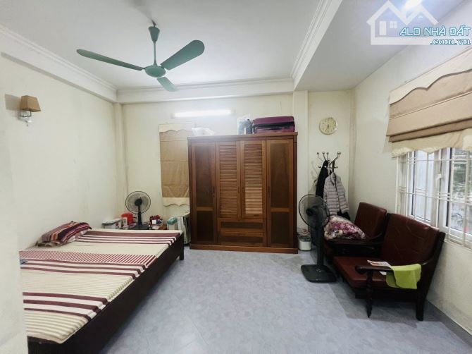 Bán nhà mặt phố lô góc, mặt tiền siêu khủng, kinh doanh giá 24 tỷ, dòng tiền 500tr/1 năm