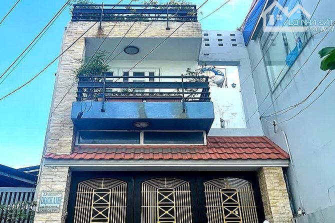 Bán gấp ở ngay, nhà 3 tầng, hẻm 2 xe hơi tránh nhau,Phan Đăng Lưu, gần UBND !