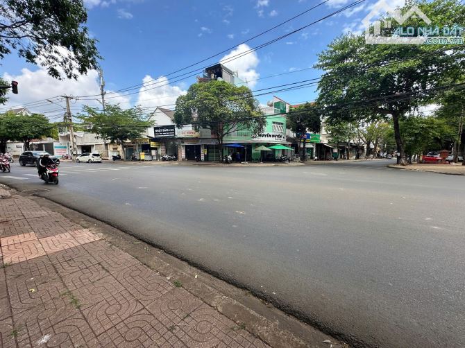 Bán nhà cấp 1 mặt tiền Mai Hắc Đế tp Bmt