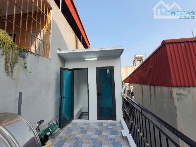 Siêu phẩm Hoàng Mai - Lô góc, ngõ to, ô tô tránh - Nhà mới kính koong chỉ 50m ra p