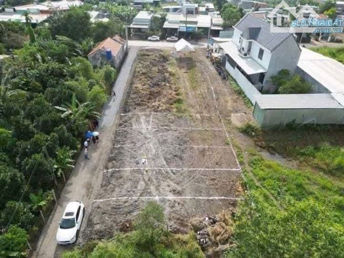 Đất nền giá rẻ sổ riêng thổ cư 1 sẹc Nguyễn Hoàng Sông Trầu 850 triệu. Gần chợ số 9.