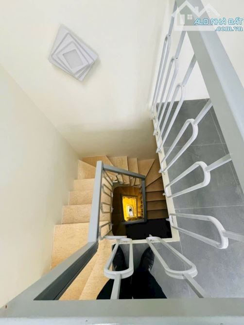 BÁN NHÀ LẠC LONG QUÂN- CẦU GIẤY- DT: 27/30M, 5 TẦNG, MT 3.8M, GIÁ 5.7 TỶ