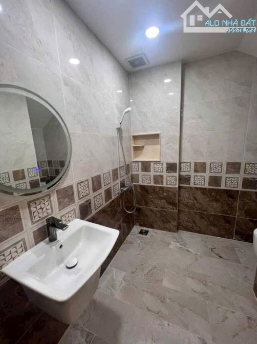 🌟 SIÊU PHẨM NHÀ MỚI XÂY – VÕ VĂN KIỆT, QUẬN 1  – THANG MÁY – FULL NỘI THẤT NHẬP KHẨU