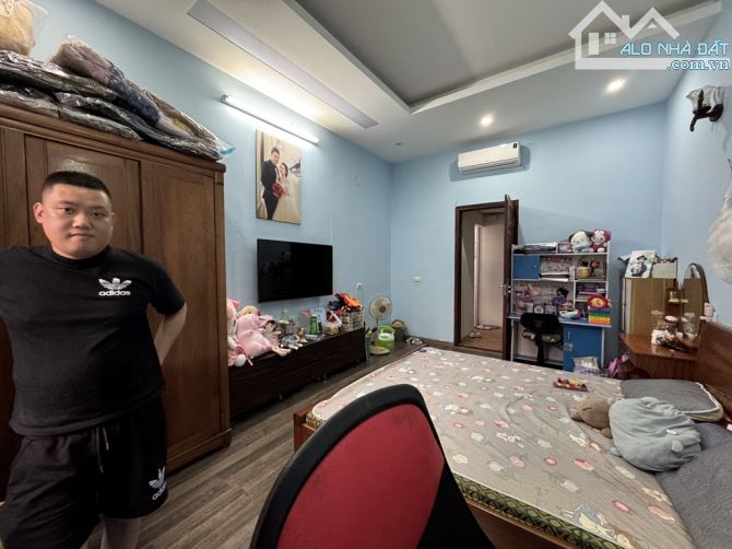 Bán nhà ngõ Ô tô.Long Biên Hà Nội.Dt: 37M2 x 4 T..2 Mặt thoáng... chỉ 11,65 tỷ