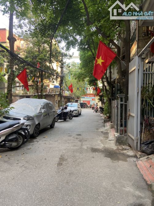 Bán căn nhà phân lô 5 tầng, Ô tô đô cửa, 30M ra phố lớn.