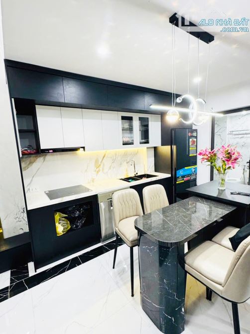Bán nhà mặt phố Đê La Thành 38m2 sau quy hoạch sẽ là 4 làn đường 13.5 tỷ