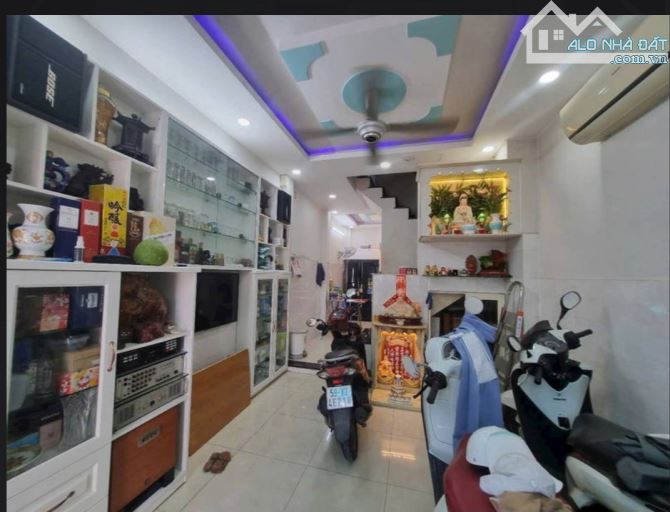 Bán nhà đúc 3.5 tấm ngay ngã 5 chuồng chó giá 4ty6