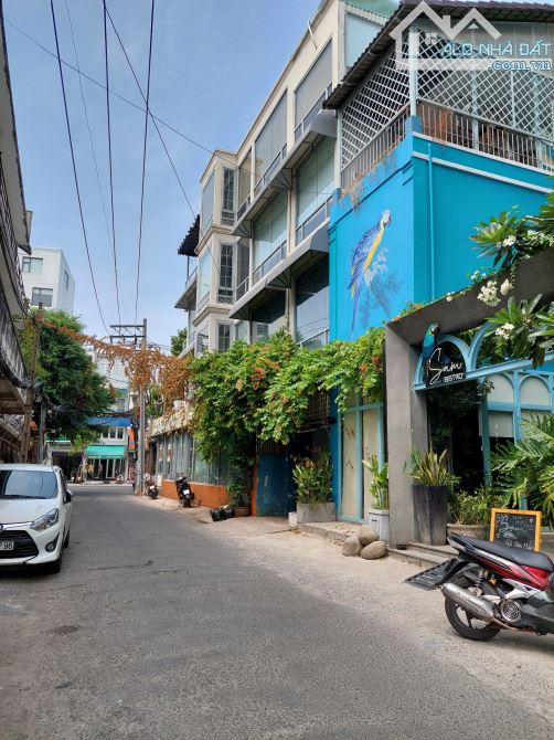 Quá Thơm Hẻm 8m Hoàng Hoa Thám, P7, Bình Thạnh, 10x25m, CN Đủ 250m2, 2 Lầu, 3x Tỷ