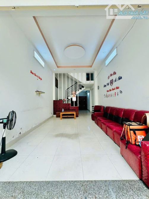 Bán nhà Bình Thạnh_ phường 11 gần Phạm Văn Đồng hxh hơn 50m2 chỉ 4.7ty