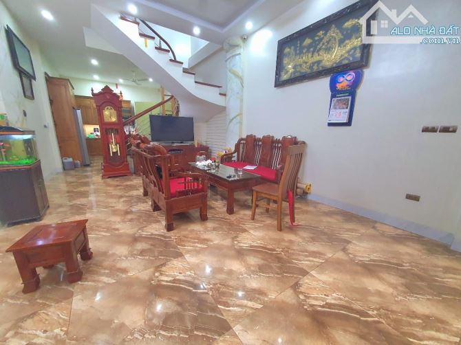 Bán nhà Phố Nguyễn Lương Bằng. Đống đa. Diện tích 50m 7 tầng mặt tiền 5m. Giá 15 tỷ