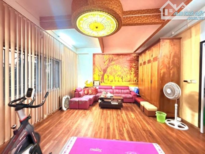 BÁN GẤP NHÀ ĐỘI CẤN TT BA ĐÌNH FULL NỘI THẤT 42M X 5 TẦNG MT 5,6M 8 TỶ 8